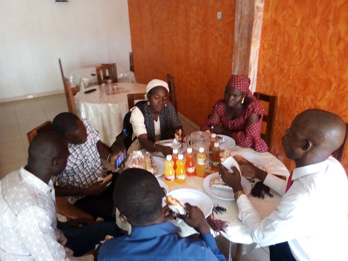 Honorable_Nath's tweet photo. #SandWishParty🍔😋 à la fin du #Mapathon ds le but d'échanger sur les prochaines activités de la communauté @OSM_Mali
Ns remercions infiniment nos partenaires @cafdo_officiel @hotosm @DaTa_TICS @BenbereM @agetic_officiel pour le soutien dans la réalisation de nos actions #Map4Ml https://t.co/9pCcdNCaO1