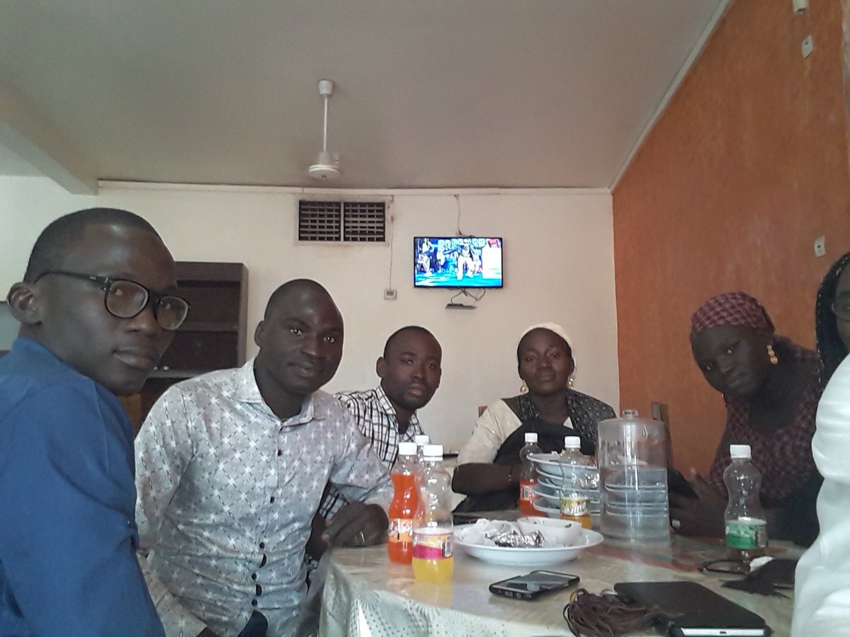 Honorable_Nath's tweet photo. #SandWishParty🍔😋 à la fin du #Mapathon ds le but d'échanger sur les prochaines activités de la communauté @OSM_Mali
Ns remercions infiniment nos partenaires @cafdo_officiel @hotosm @DaTa_TICS @BenbereM @agetic_officiel pour le soutien dans la réalisation de nos actions #Map4Ml https://t.co/9pCcdNCaO1