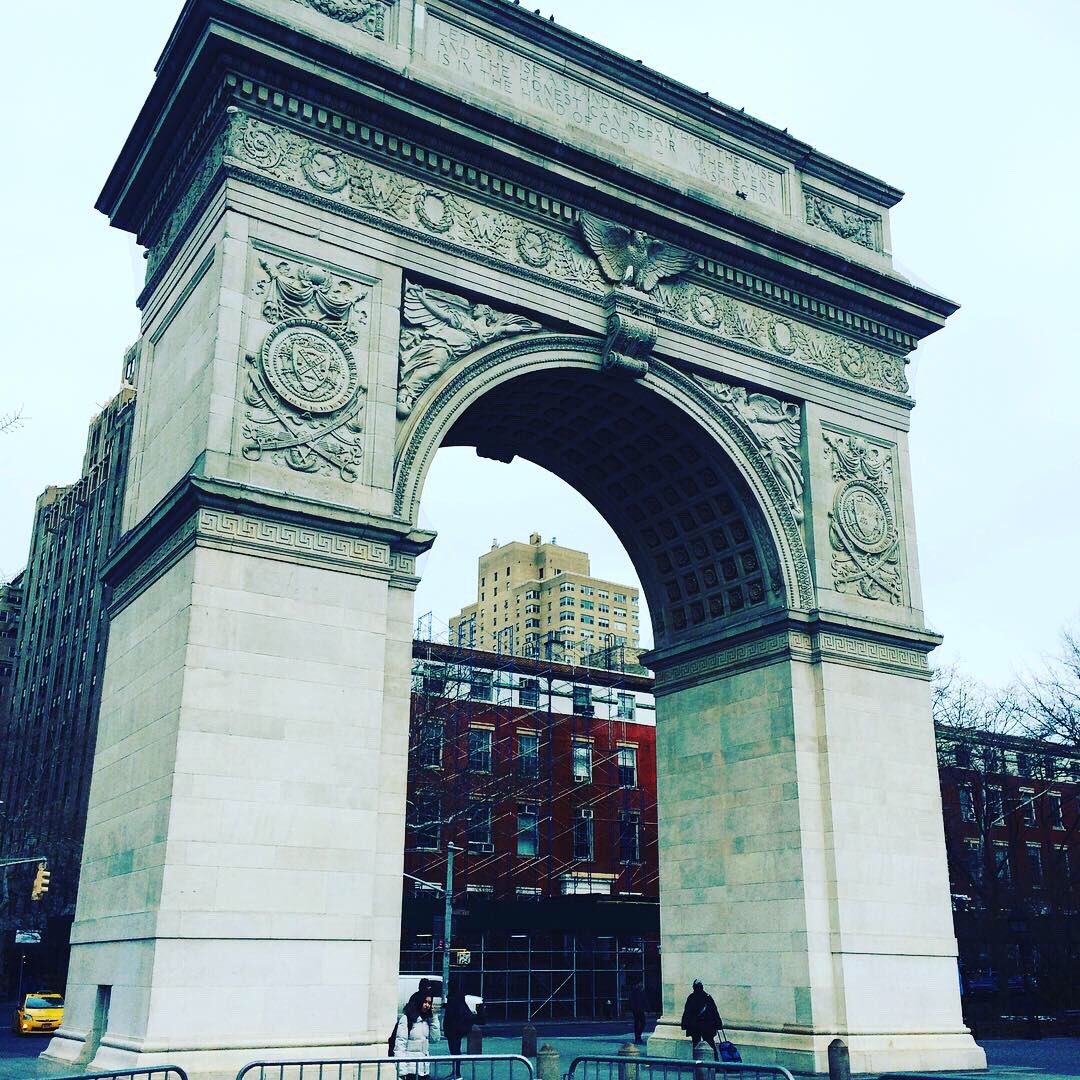 SoRoPhD's tweet photo. Love is all around in #nyc #nycaffair #doihavetoleave #proflife #researchtrip #tilnexttime ❤️❤️ https://t.co/dOYM4iOWkQ