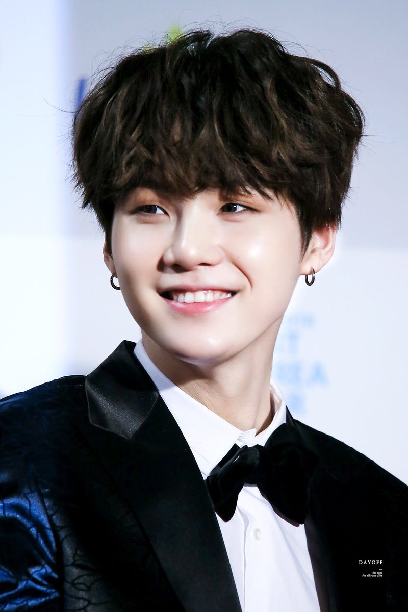 shiruka20's tweet photo. HAPPY BIRTHDAY MIN YOONGI!
hope you'll always be happy and able to show us your sweetest smile!
#HAPPYSUGDAY #OurFirstLoveYoongi
#HappySweetSuga https://t.co/Zsa3xrIxI6