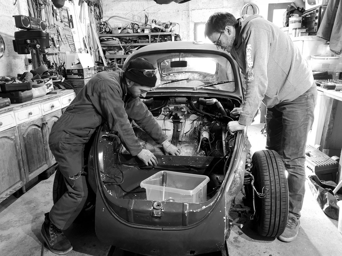 CaciDoux's tweet photo. Plaisirs auto #grosseauto #mecanique #pickup #cox affaire à suivre sur instagram: @cecidoux https://t.co/HpSS3ASS46