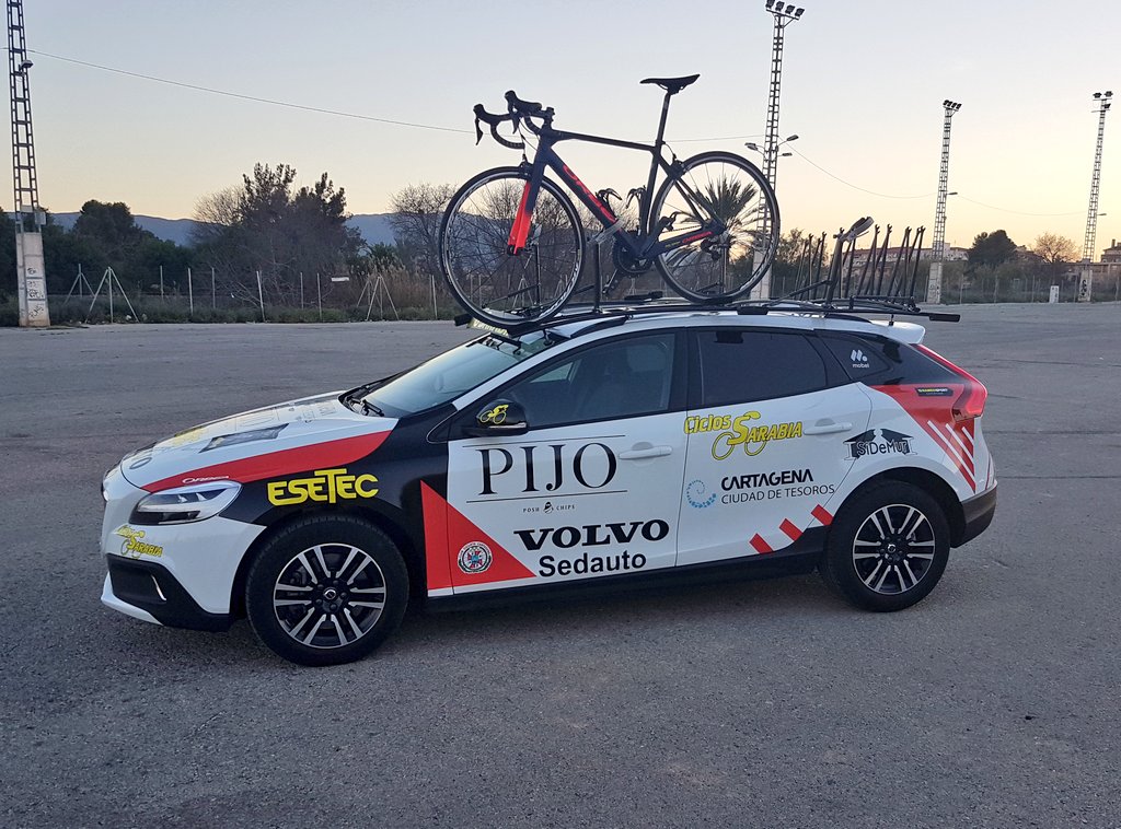 ¡¡Esto sí que es subir de nivel!! 😍 

Gracias a <a href="/VolvoSedauto/">Volvo Sedauto</a> podremos lucir así de espectaculares por las carreteras de toda España y... ¡más allá! 🤩

#Cartagena #PatatasPijo #Esetec #30AniversarioCiclosSarabia #Ciclismo #EliteSub23 #Junior