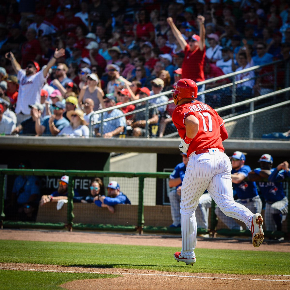 Phillies's tweet photo. 🤘🏻 suhhhhh kiiiiiiids. https://t.co/ZTvzSsAGhh
