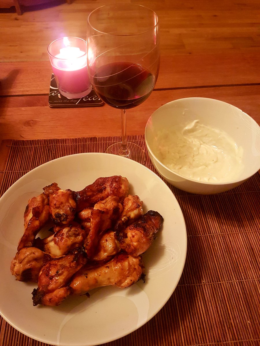 theculinarycelt's tweet photo. #chickenwings marinaded for 24 hours🌶 with #bluecheesedip ❤❤ #saturdaynighttreat ❤❤ https://t.co/pyhedSi7wl