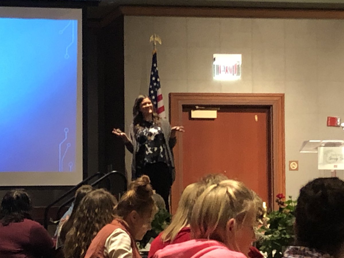 beefprincess's tweet photo. @farmbabe08 #felfie So excited to have the Farm Babe speaking to us at the #WomensLeadershipConf https://t.co/SkWKIFfLng