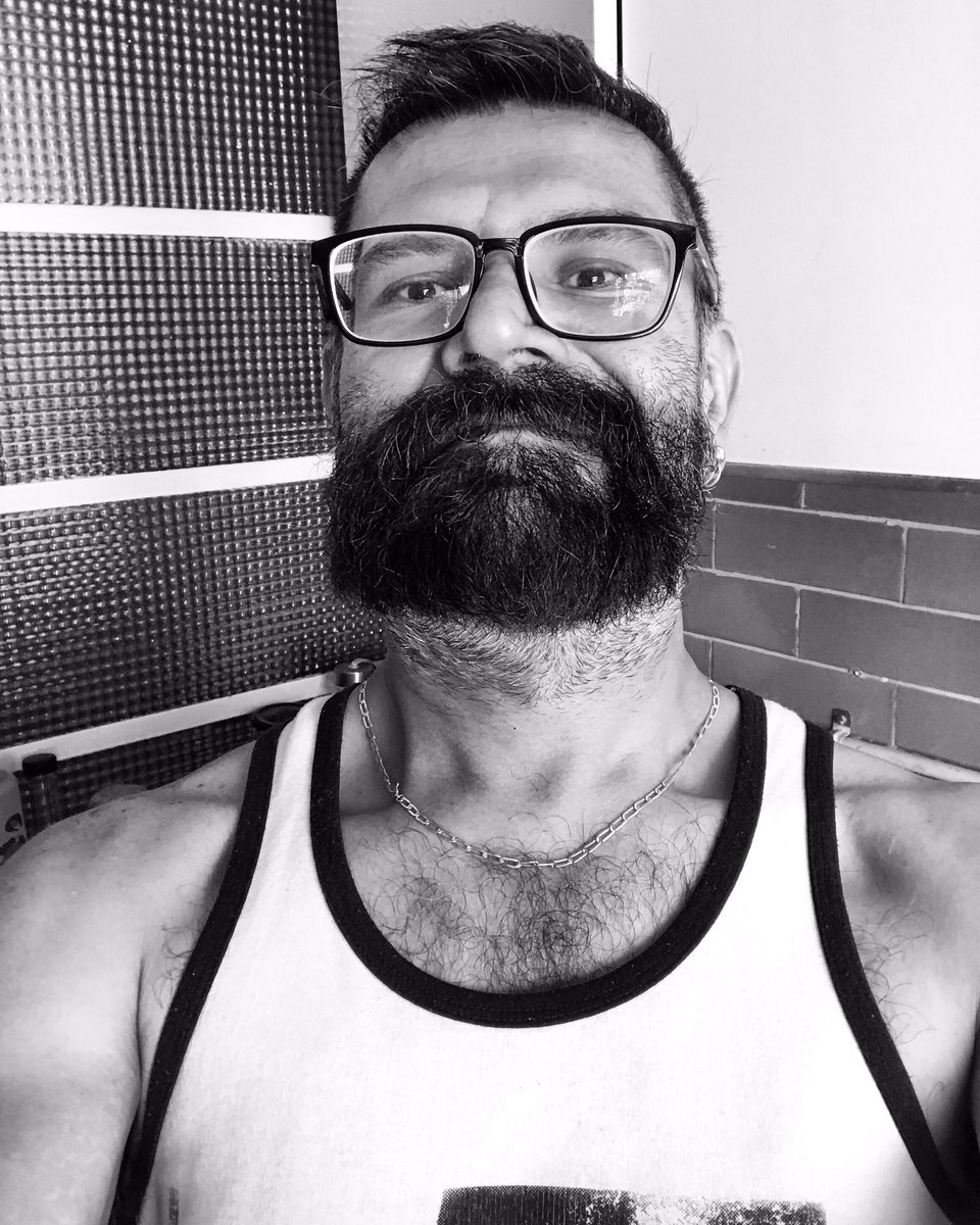 Wolfenstadt's tweet photo. Filtros Fest!!!
❤️🧡💛💚💙💜
#GayGuy #Scruff #Beard #Lazy #Saturday #Sabadeando #TooManyFilters https://t.co/5RxE4ZRCTE