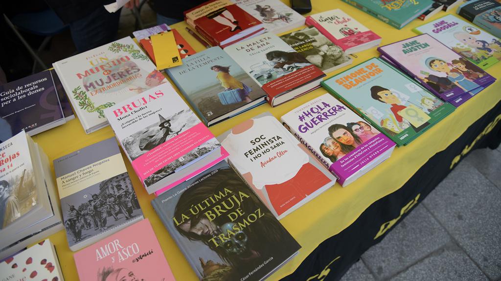 RadioSabadell's tweet photo. La Fira del Llibre Feminista es consolida en la seva quarta edició 

📝https://t.co/lUKEwoMaKt https://t.co/1HzikWM4Xb