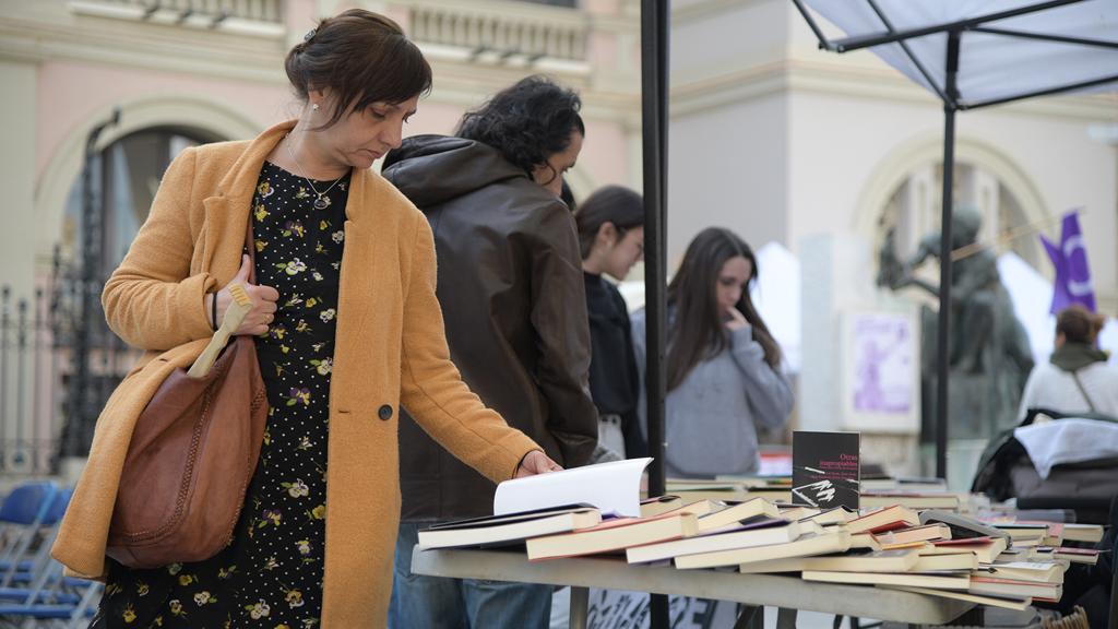 RadioSabadell's tweet photo. La Fira del Llibre Feminista es consolida en la seva quarta edició 

📝https://t.co/lUKEwoMaKt https://t.co/1HzikWM4Xb