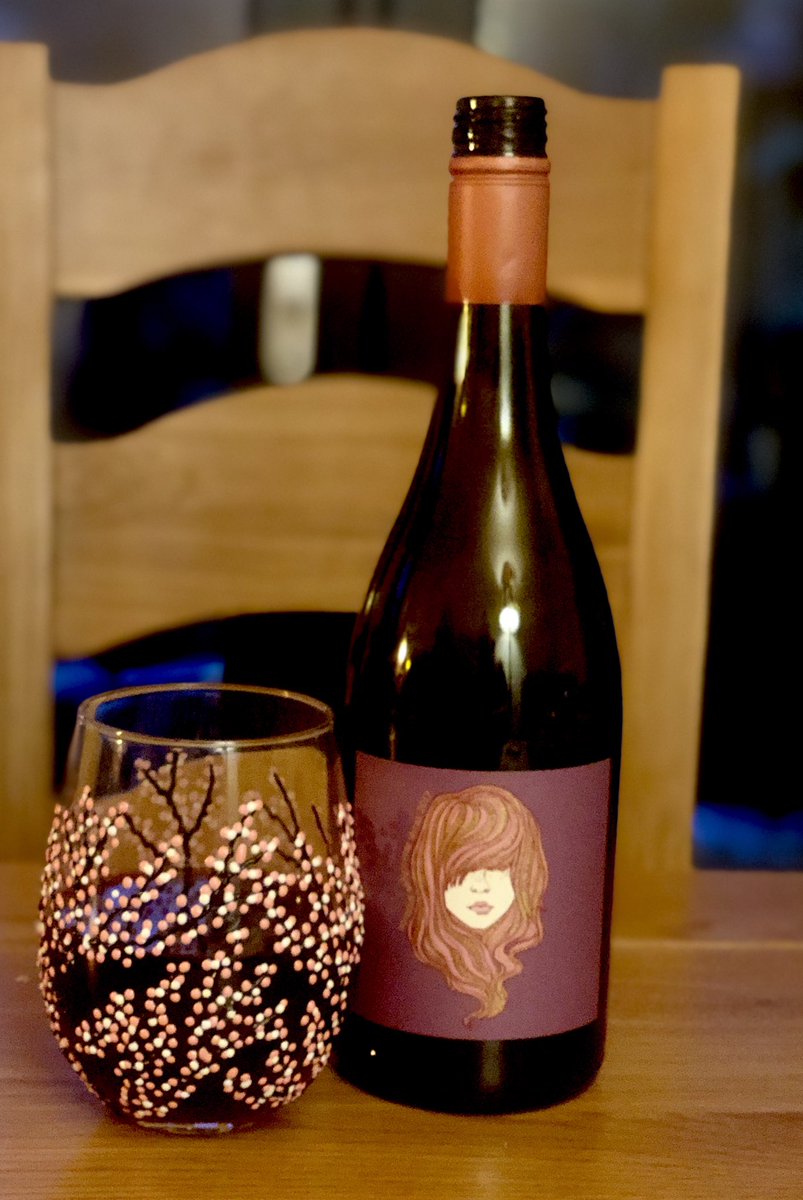 sjc_cunningham's tweet image. Tonights use of our stemless glasses, red wine, our choice with the help of @winerack Farnham @GustoWines Sangiovese, Shiraz, for someone who doesn’t like wine I found this lovely &amp;amp; our cherry blossom glass is perfect #womaninbiz #stemless #winelover #glassware #SBS #queenof 🍷