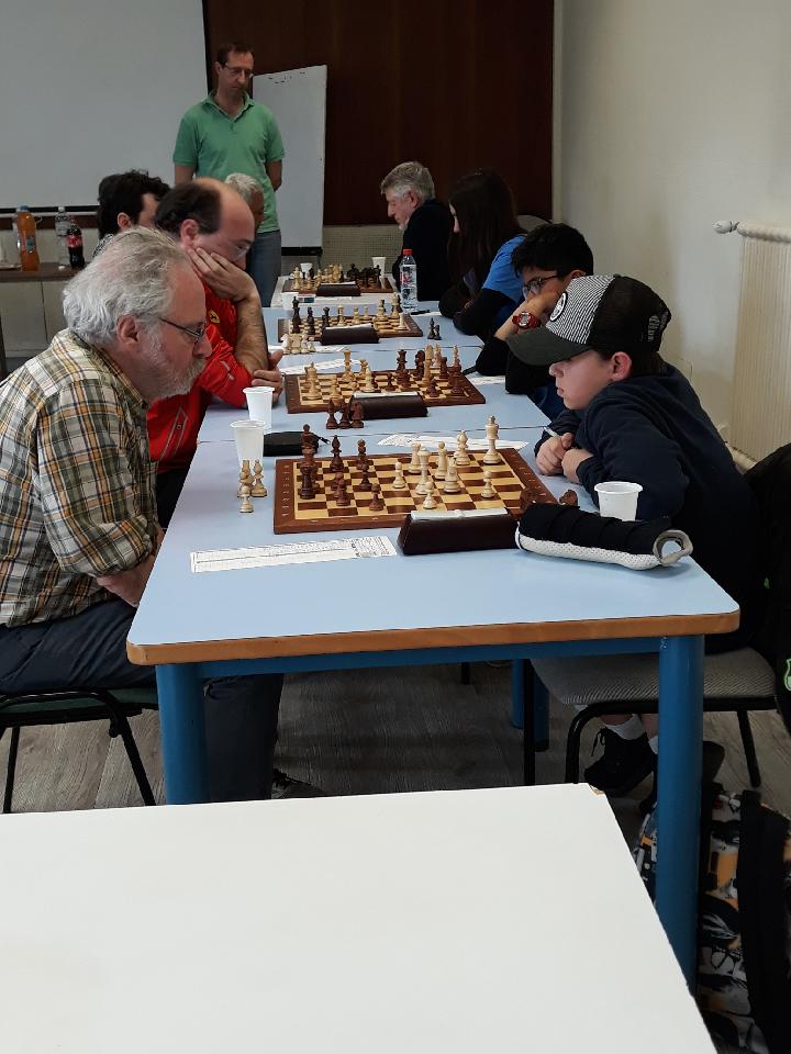 Aujourd'hui avait lieu la Nationale 6 contre Salon.Seuls Gaby et Quentin ont gagné leurs parties.Malgré de belles parties de nos élèves qui ont tenus tête à des joueurs bien plus forts, cela n'a malheureusement suffit. Cassis s'incline 6 à 2.
#cassisechecs #chess #echecs #cassis