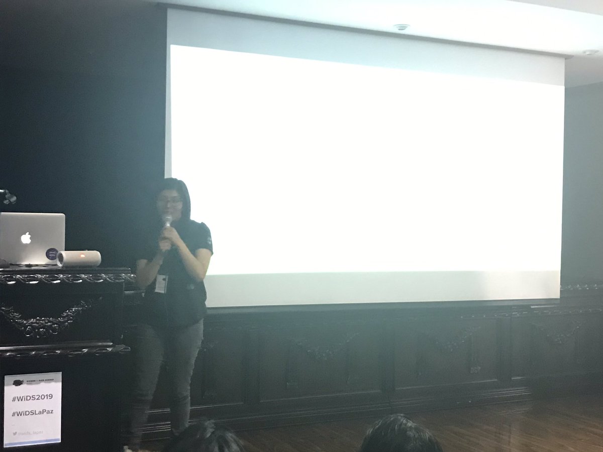 ruthy_root's tweet image. #WiDS2019 @wondermony explicando Python #WIDSLaPaz