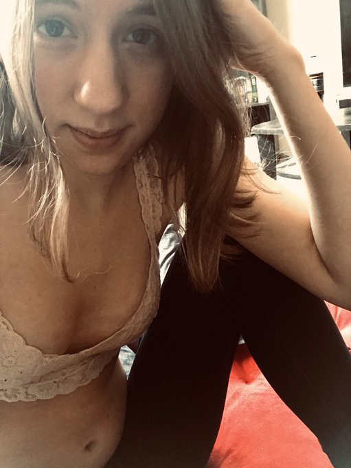 At least despite my tech issues I still look adorable 😇 if you&rsquo;re missing me today you can me all weekend<a href="/tag/sellingnudes"class="tags"><span>#sellingnudes</span></a><a href="/tag/buyingnudes"class="tags"><span>#buyingnudes</span></a>