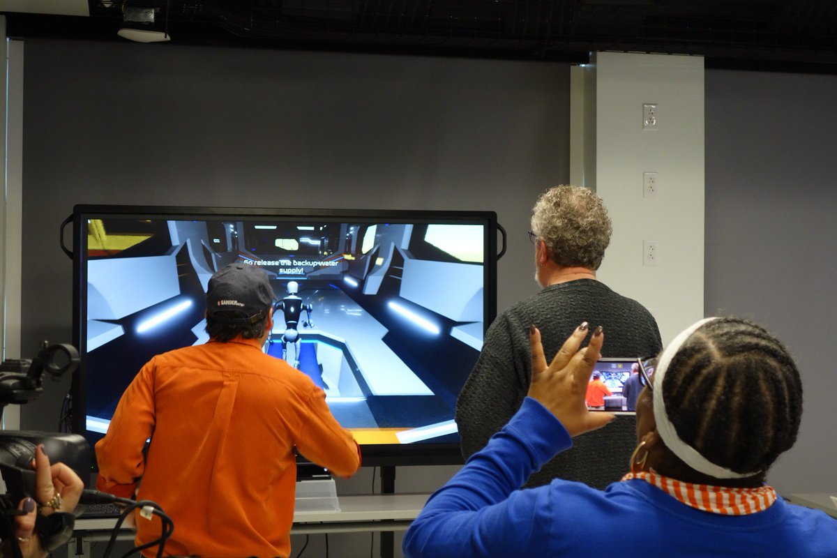 DELTAatillinois's tweet photo. Great to share our work with the @UniHighGargoyle teachers who visited #IDEALL yesterday to learn about the new educational technology being developed by DELTA faculty and their research teams - Robb Lindgren, @EmmaMMercier @mikeronomics - @edILLINOIS https://t.co/OMskIjiMbV