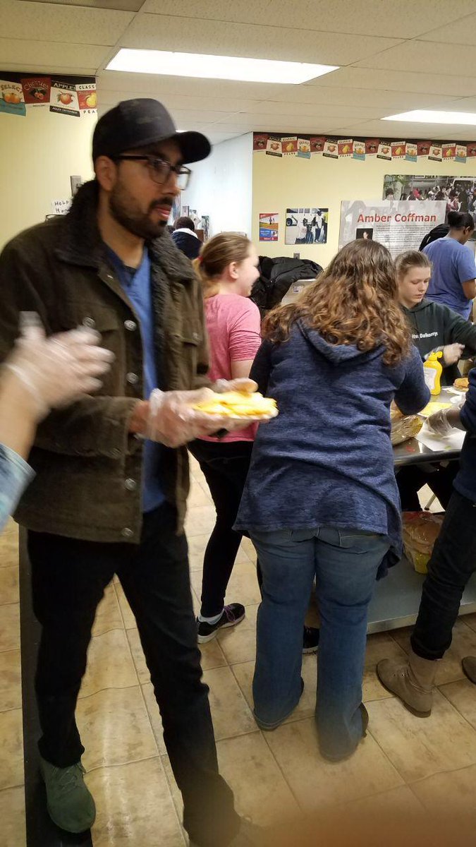 MKASilverSpring's tweet photo. Muqami khuddam helped collectively pack 450+ bags of food at a food packing facility for the homeless https://t.co/28SeZodGq7