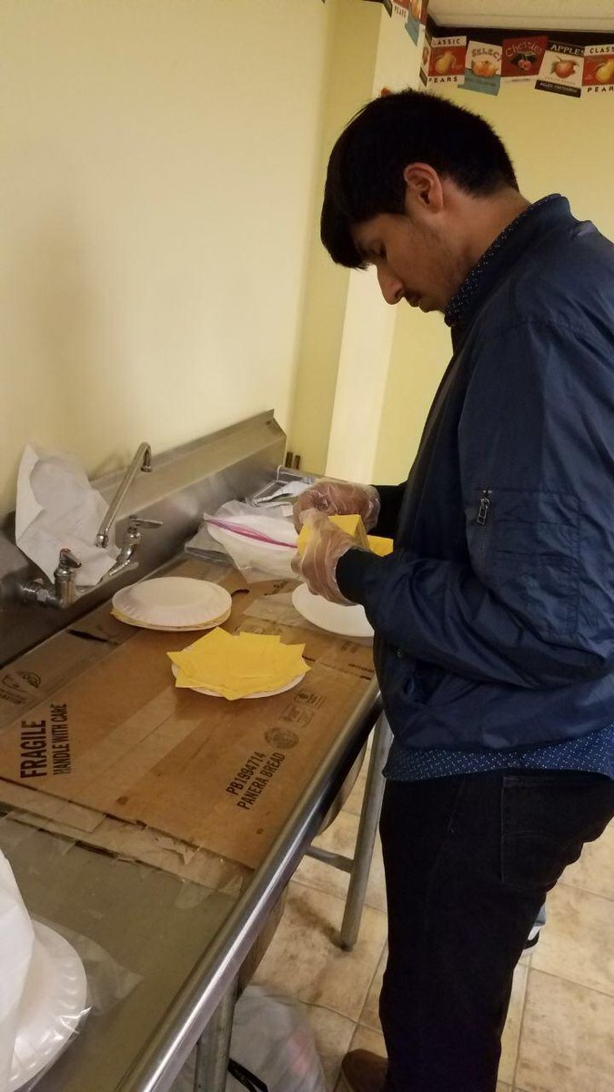 MKASilverSpring's tweet photo. Muqami khuddam helped collectively pack 450+ bags of food at a food packing facility for the homeless https://t.co/28SeZodGq7