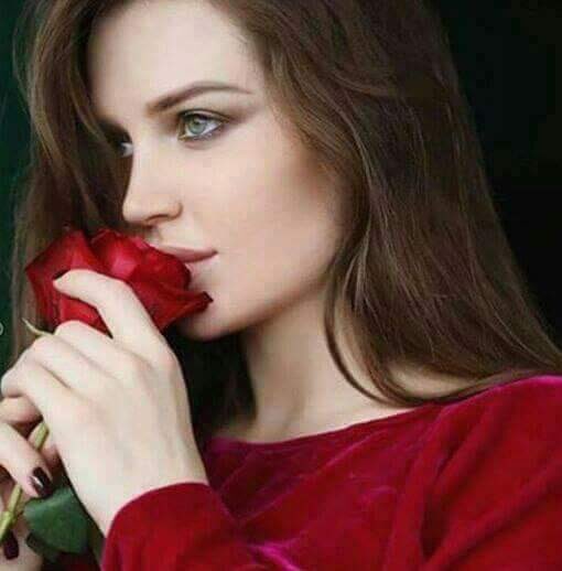 في غيابك أشتاق إليك
                   حد الالم
وفي وجودك 
        أعشقك صمتااا   
وبين عشقك الصامت
وألـم الشـوق إليك... 
     اتـنـفـســــك حـبــــا