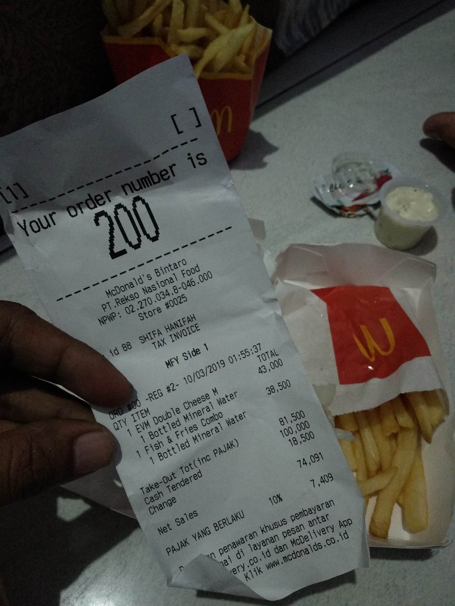 gak beres nih kerjaan nya, uda disuruh tunggu 5 menit. trus pas di check dirumah ternyata paketnya gk lengkap... kurang  double cheese burger, kejadian di store Mcd sektor 9 cc <a href="/ComMcdonalds/">Mcdonaldsindo</a>