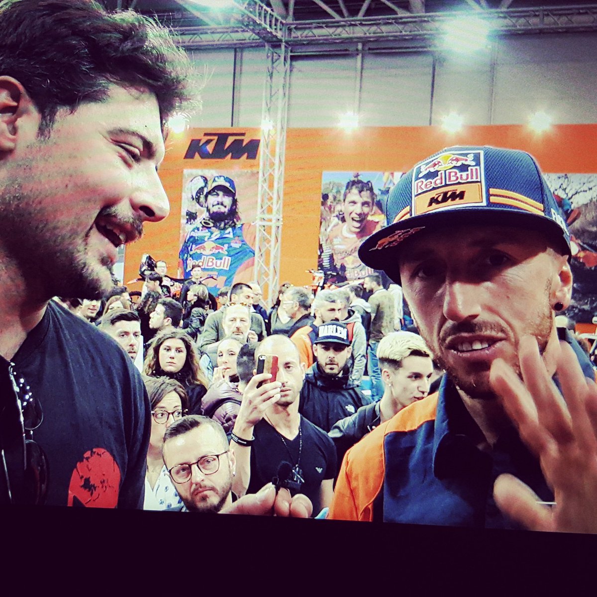 4Ilconte's tweet photo. Intervistando Tony Cairoli
#tonycairoli #cairoli #campionedelmondo #motocross #motodays #ilconte https://t.co/InwpAOHYjH