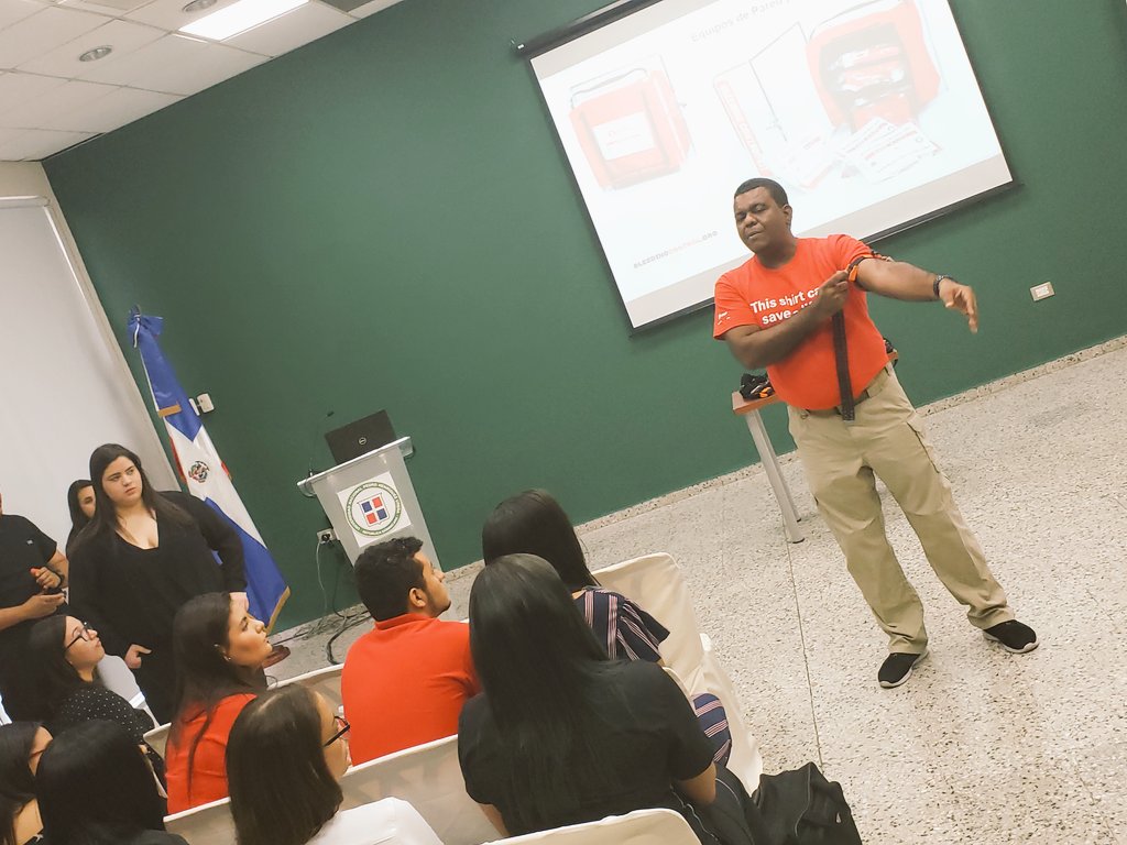 AleBaezMD's tweet photo. Training 50+ Med students on #StopTheBleed @StopTheBleed in #DominicanRepublic @UNPHURD @SODOEMRD @EMIGUNPHU @EmigIntec @EMIGUNIBE @AAEMRSA | #FutureisBright @ResumendeSalud https://t.co/XpPFwUFXeS