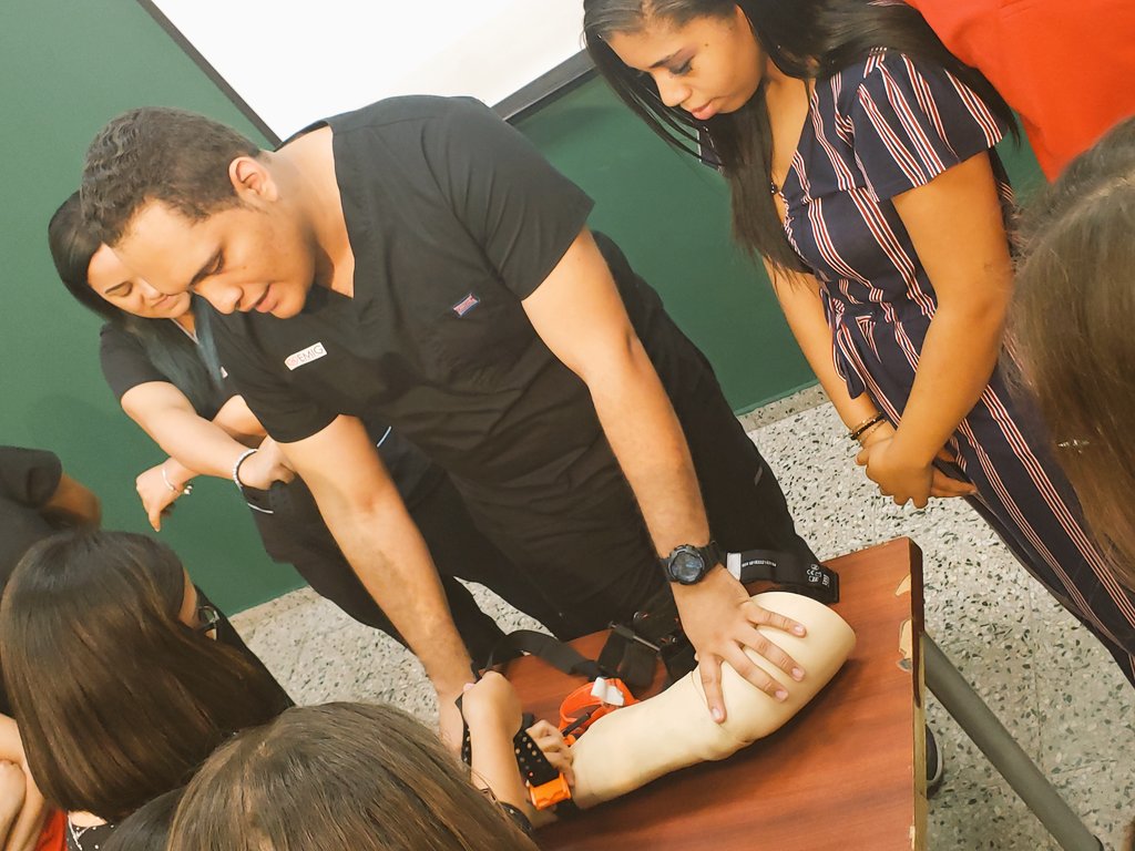 AleBaezMD's tweet photo. Training 50+ Med students on #StopTheBleed @StopTheBleed in #DominicanRepublic @UNPHURD @SODOEMRD @EMIGUNPHU @EmigIntec @EMIGUNIBE @AAEMRSA | #FutureisBright @ResumendeSalud https://t.co/XpPFwUFXeS