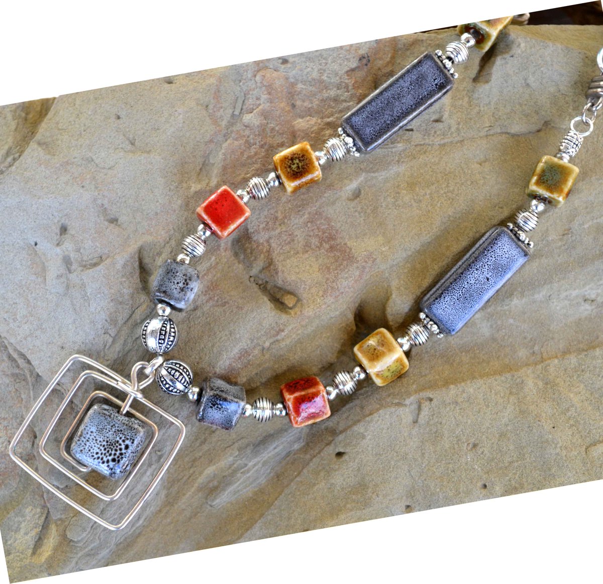 lkartchic's tweet photo. #jewelry #necklace #jewelrydesign #designerjewelry #lkartchic #ceramic #handmadeworks #giftidea https://t.co/gFhAXtUJf9