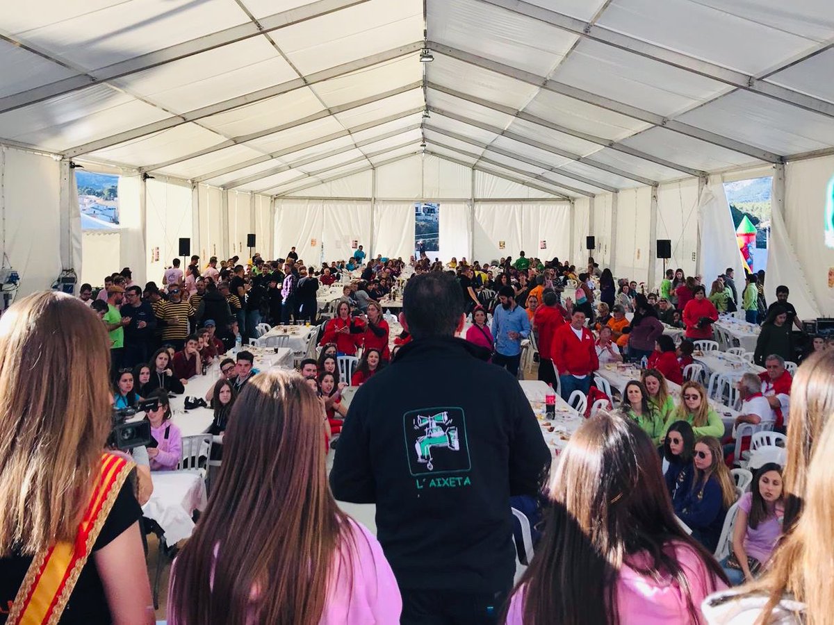 🤩Espectacular Mig Any Fester! Avui gaudim d'una intensa jornada en <a href="/LaNuciaES/">La Nucía</a>!💥🥘🎷Despertà, mascletà, germanor, imposició d’insígnies...😄Ara sopar a la Comissió la traca - Majorals 2019 i després la Gran Babylon!🔝🎶Que no pare la festa!!! #LaNuciaEnFestes