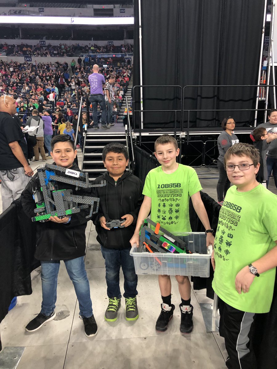 CIArobotics's tweet image. Two rounds left, and still having a great time!! #vexiq #nextlevel #robots #CIArocks #WEaretheKEY
