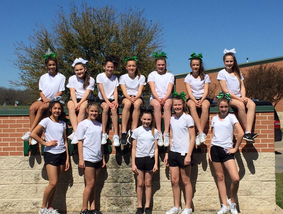 CheerClifton's tweet photo. Congratulations to our 2019-2020 CMS cheerleaders! 💚🐻 https://t.co/OWm4TTe8ok