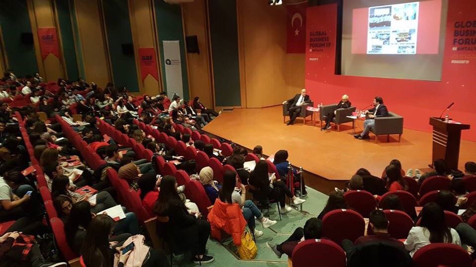 bau_hlo's tweet photo. GBF’19 Antalya programımızın "Gastronomide Değişen Trendler”panelinde BAU SBE Öğr. Gör.,Gastronomi Yazarı Reha TARTICI moderatörlüğünde Gastronomi Eğitmeni,Yeme İçme Yazarı,İşletmeci Özlem MEKİK ve Marka Mühendisi,Danışman,Ömürden Mehmet SEZGİN ile birlikteyiz. #baugbf19 https://t.co/ODlhQaaq87
