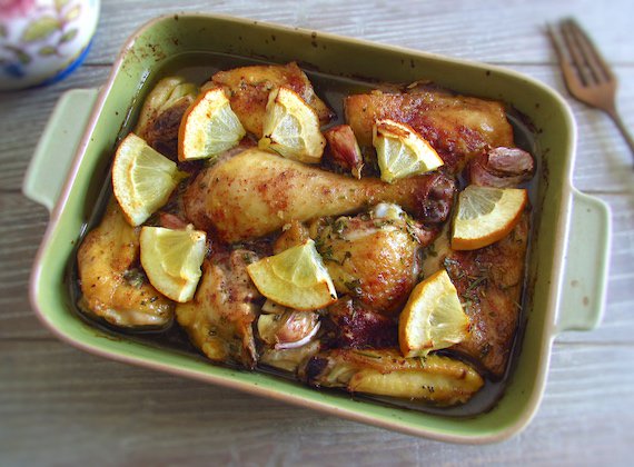 Simple chicken in the oven with cinnamon and lemon

In this chicken recipe we combine two ingredients that gives a special flavor to this chicken in the oven, cinnamon and lemon. Seasoned with these two ingredients and delicious spices, goes to...
foodfromportugal.com/recipe/simple-…