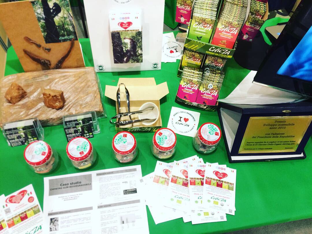 ChiczaItalia's tweet photo. Dai che finiscono... 😀 Ti aspettiamo fino alle 22:00 per fartele assaggiare 😋
Stand VB3 Padiglione 3 Area *Mangia come Parli* 😎 #chicza #flcg #flcg2019 #fieramilano #fieramilanocity #milano #stand #espositore #degustazione #free #chicleros #messico https://t.co/DaM3T05wis