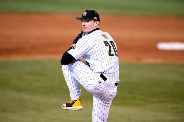 We're through seven in Birmingham.

Monty is dealin' 💪💪💪

He's pitched 2.1 hitless innings so far, but we need our offense to come alive.

3-2, Samford