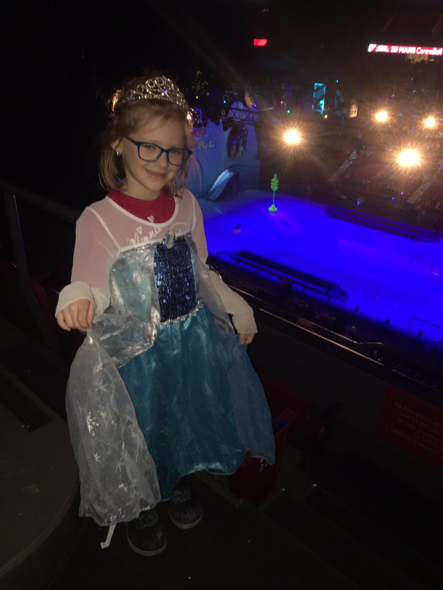 9tommy6's tweet photo. #disneyon #centrebell https://t.co/Rduwq36m27