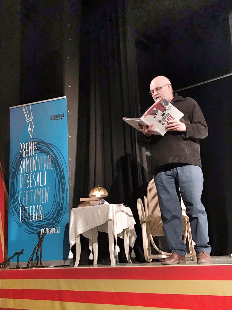 Cloenda i lliurament de premis del XXIV Premis Ramon Vidal de Besalú. Certamen Literari, enhorabona als guanyadors i a tots els participants, moltes gràcies a tots els col•laboradors per fer-ho possible. 
<a href="/lluisguino/">Lluís Guinó Subirós</a> @jsurina <a href="/MBalateu/">Mercè Balateu Sarola</a> <a href="/XeviSala1/">XeviSala</a> @gemmacorominas <a href="/Aj_Besalu/">Ajuntament de Besalú</a>