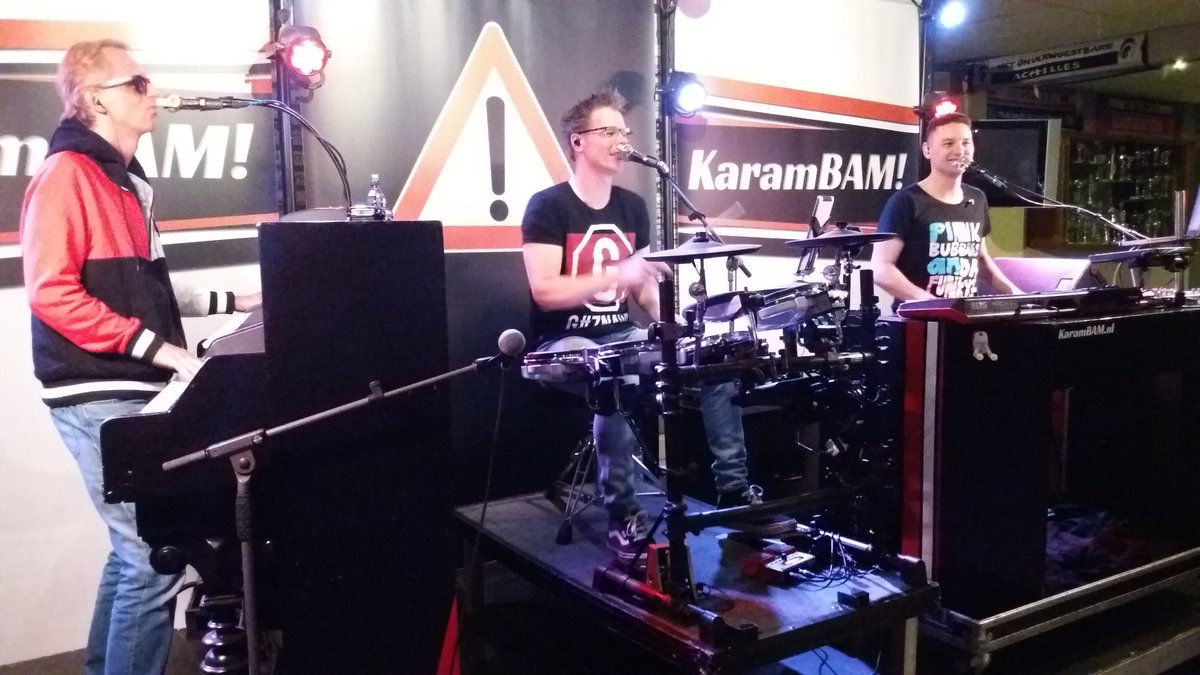 scgenemuiden's tweet photo. We zijn los, Karambam @steamingpianos nu live in de al aardig gevulde kantine van Sportclub. #feestavond #samen #verbonden https://t.co/tQP1SWNKKs