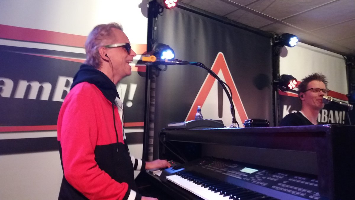scgenemuiden's tweet photo. We zijn los, Karambam @steamingpianos nu live in de al aardig gevulde kantine van Sportclub. #feestavond #samen #verbonden https://t.co/tQP1SWNKKs