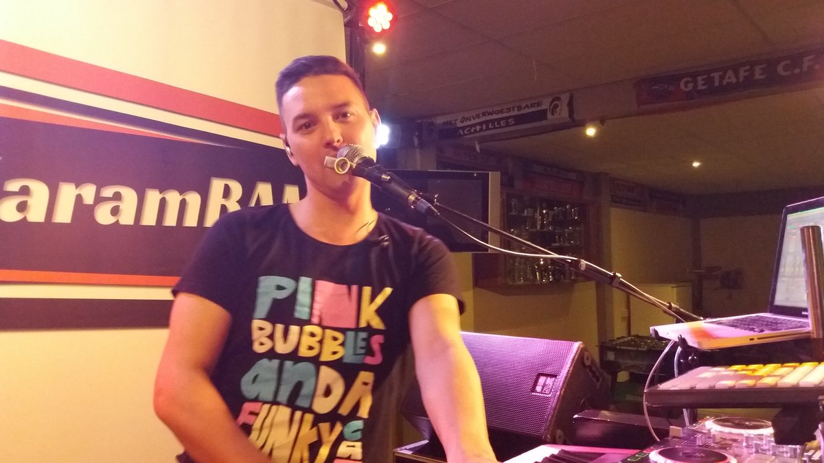scgenemuiden's tweet photo. We zijn los, Karambam @steamingpianos nu live in de al aardig gevulde kantine van Sportclub. #feestavond #samen #verbonden https://t.co/tQP1SWNKKs