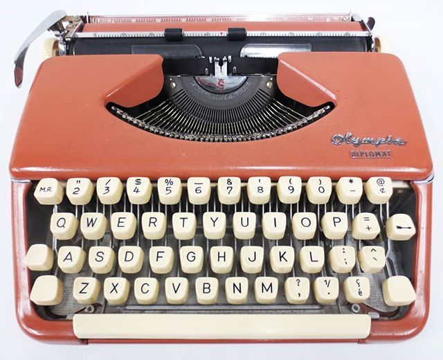 JeanASarrazin's tweet photo. Size does matter. Small and fast Olympia Diplomat S typewriter, brown leather like metal finish. Serviced by us, found in Montreal this week. More photos in our boutique.

#olympiatypewriter #vintagetypewriter #typewriter #oldtypewriter #portabletypewrit… https://t.co/bEFMyxPwZr https://t.co/nNnUJoAYso