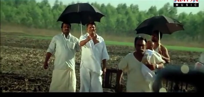 OhMadhu's tweet image. Meeru 1980 model shirt eh vaaduthunnaru anukunna, brain kooda ah model eh vaadutharu anukoledu.. ila ayithe kastam naidu gaaru 
#CheapTricks