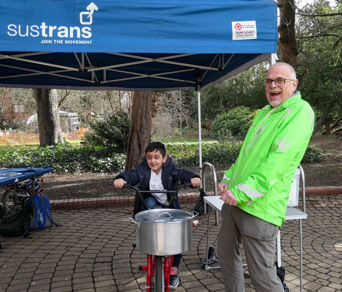 bikeitderek's tweet photo. A ‘windy’ great day @higginsbedford Thanks to @BedPop for organisation. @SustransBedsMK had huge fun making Spin Art but more importantly talking with parents about active travel and leisure https://t.co/XybjHbnB9a