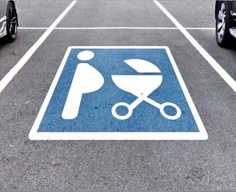 Flosk89's tweet photo. Fremtiden har indhentet os. Nu er der parkeringspladser til midaldrende mænd med kuglegrill https://t.co/zmqv8wctfz