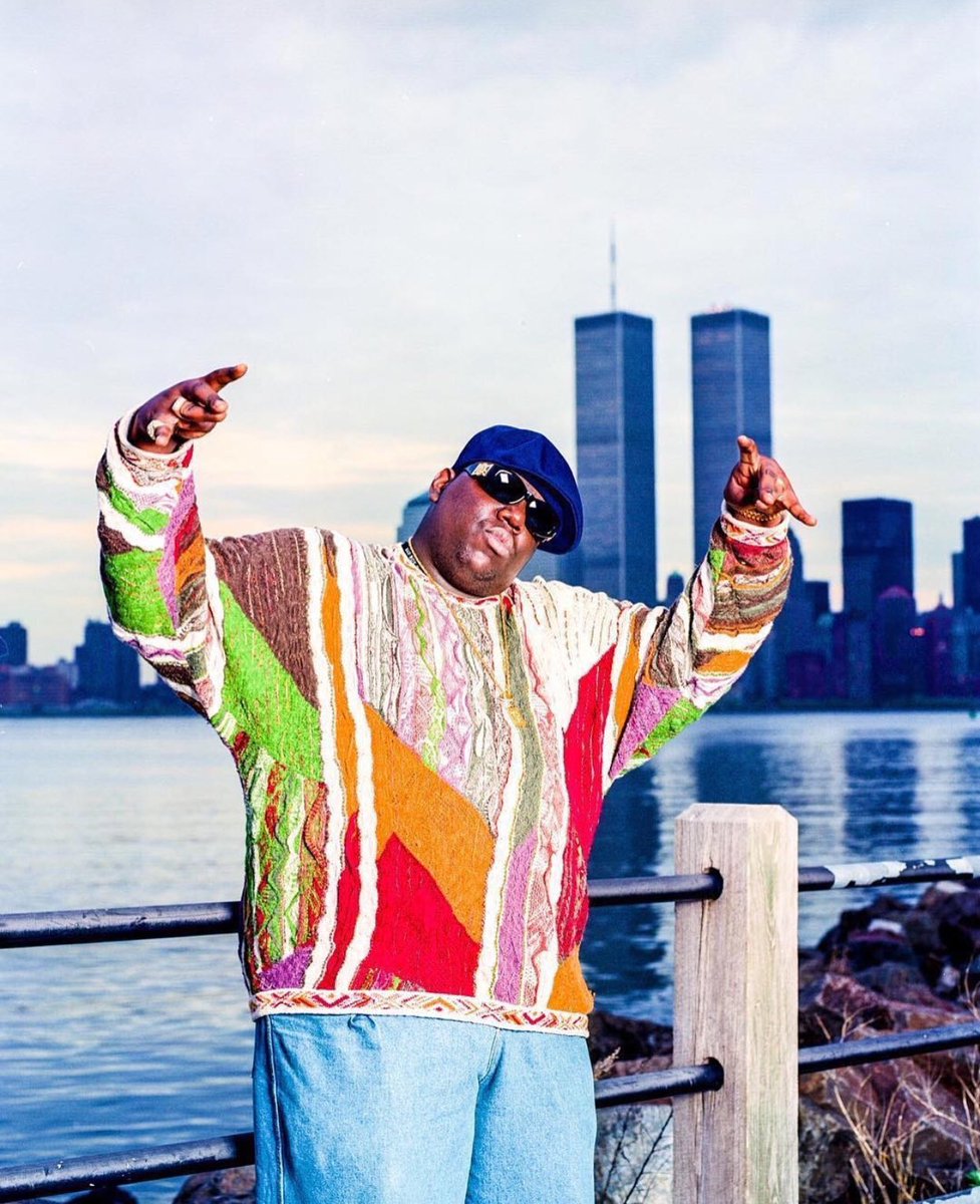 magicbaltimore's tweet photo. RIP #Biggie #NotoriusBIG Today marks 22years since his passing! Continuing to send love and light to his family. What’s your favorite #Big track? #Magic959 💙💫 https://t.co/VhFUOSseEb