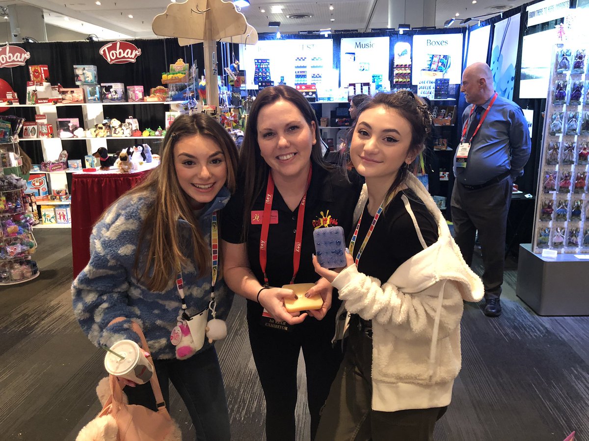 pop_it_pal's tweet photo. It was awesome meeting Ash &amp; Em at the 2019 #nytf @wewearcute https://t.co/LHAq4zbrKd