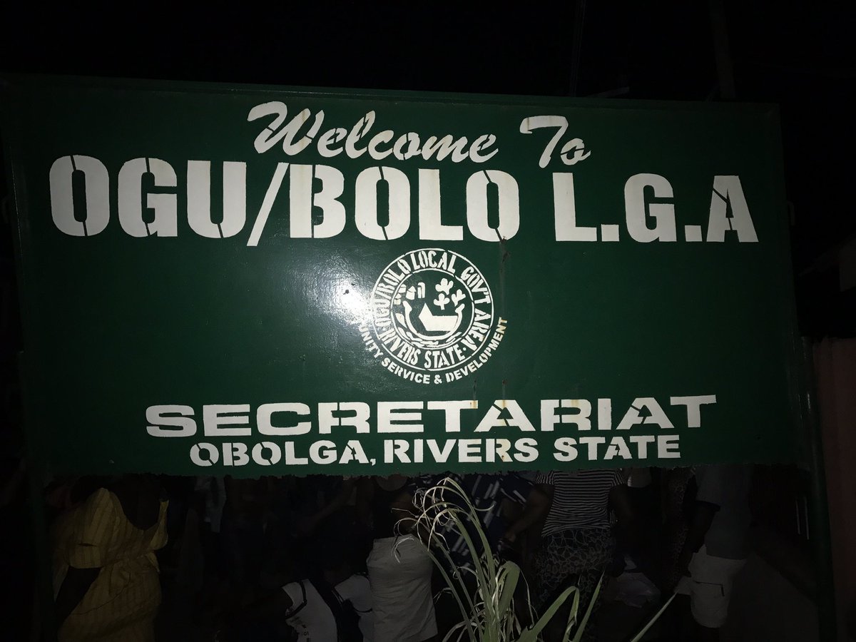 ibibofori's tweet photo. #OGU001

Women of Ogu Community protesting 

Their vote is about to be snatched. https://t.co/btpyzmLoi5