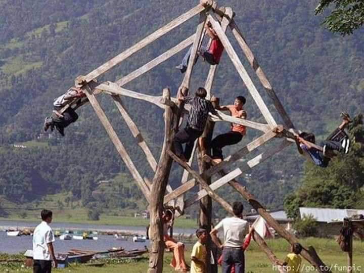 saraaakh's tweet photo. هەموومان بیری نوسخە کۆنەکەمان دەکــــەین 
لەگەل ئەوەی کە گێــژ تر بوو ..
بەڵام زۆر دڵخـــۆشتر بوو !

 #Old_version 
😔😕 https://t.co/iWpAMmbZRg