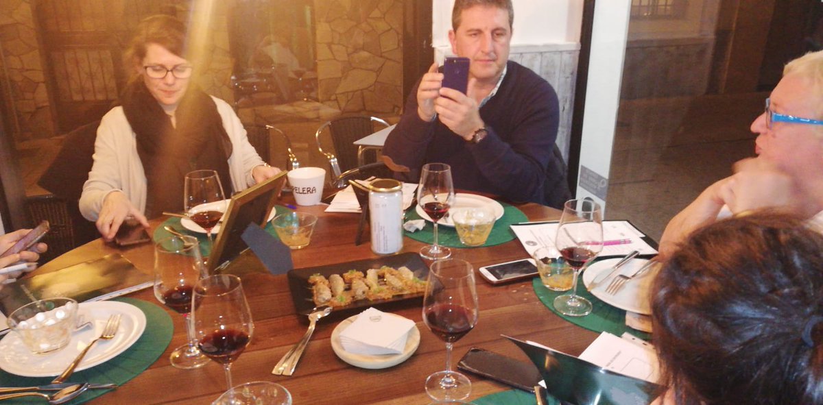 AEVA_Valdeorras's tweet image. En el Restaurante #Chanfainas el jurado ha probado Croquetón de #botelo y Ensalada templada de sardinas con un vino tinto de la @CRDOValdeorras propuesto por el restaurante para el I #concurso de #maridanza de las #XornadasGastronomicas
do #Entroido de #OBarco