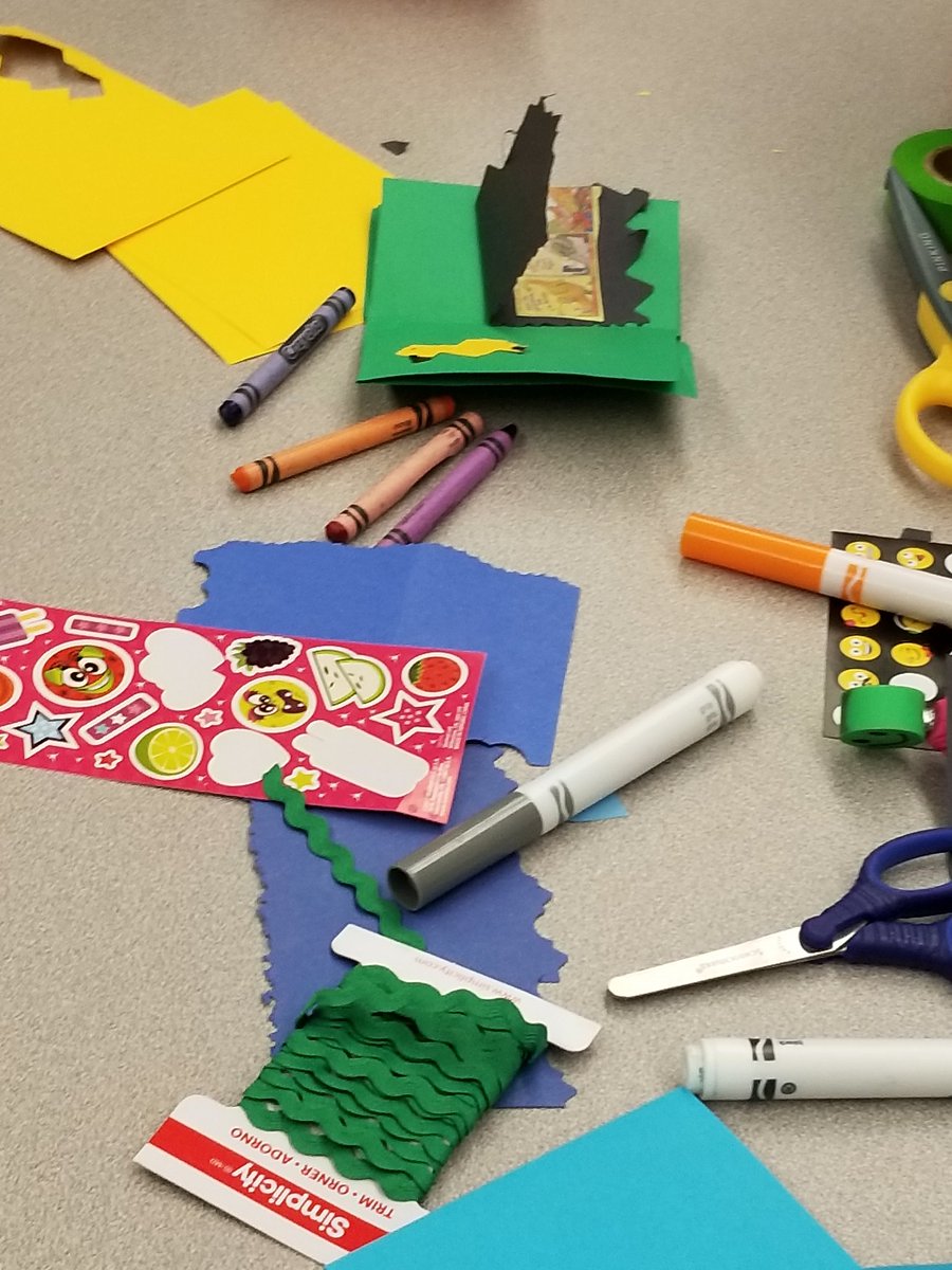 EdgewoodLRC's tweet photo. Creating zines with our Young Authors!  @Woodridge68 #YA2019 #YoungAuthors https://t.co/kGc5zw5re9