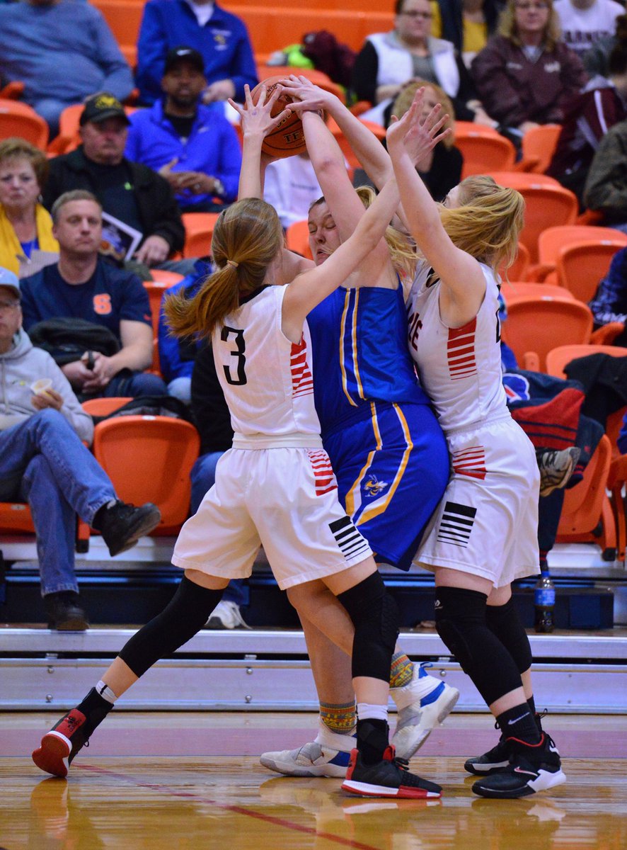 mspielman3's tweet photo. VI- @TheMGPointer 2️⃣3️⃣
V- @OAhornets        1️⃣8️⃣
Halftime
@NYSPHSAA Class C Far West Regional
🐉: Marisa Schuppenhauer 8p
Courtney Hemminger 5p
🐝: Brianna Smith 6p
@Section6GirlsBB https://t.co/j3YjDFrHFV