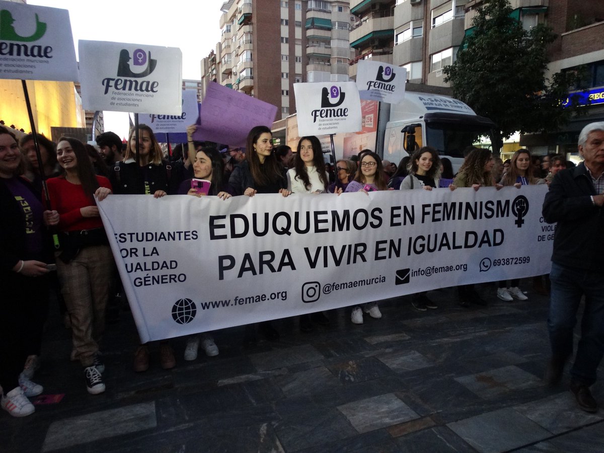 femaemurcia's tweet photo. Estas son algunas de las fotos de la histórica jornada de ayer #8M2019. Seguiremos defendiendo una educación feminista hasta que sea una realidad. ¡Por ti, por nostras, por todas! #EduquemosEnFeminismo #LaEducaciónQueQueremos #DiaInternacionaDeLaMujerTrabajadora https://t.co/J3H2pscFN8