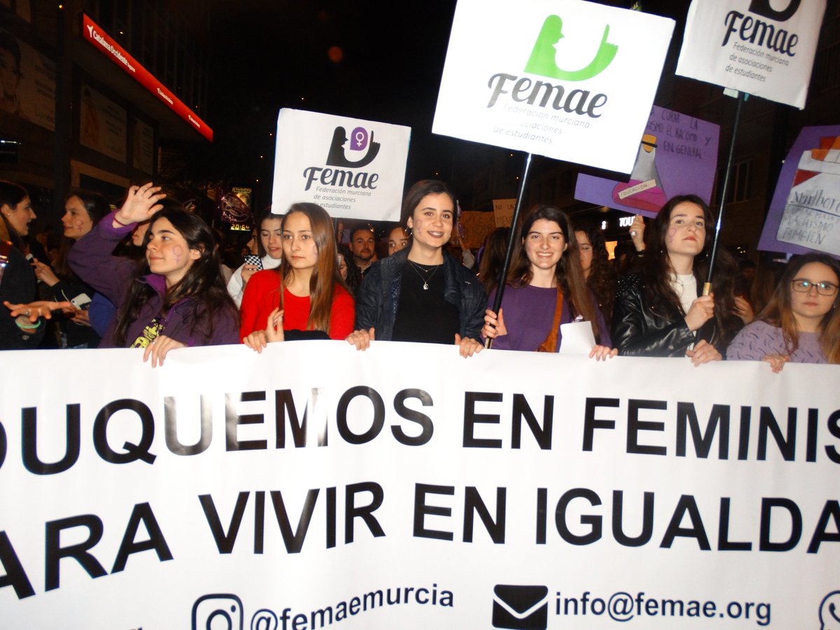 femaemurcia's tweet photo. Estas son algunas de las fotos de la histórica jornada de ayer #8M2019. Seguiremos defendiendo una educación feminista hasta que sea una realidad. ¡Por ti, por nostras, por todas! #EduquemosEnFeminismo #LaEducaciónQueQueremos #DiaInternacionaDeLaMujerTrabajadora https://t.co/J3H2pscFN8